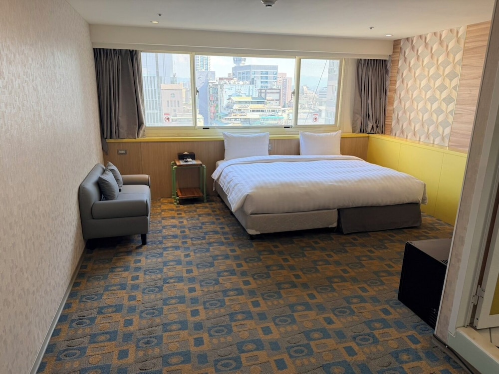 Deluxe Suite, City View