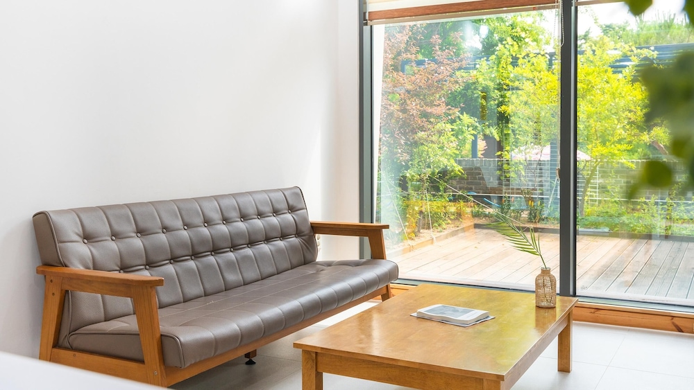 Basic Room, 1 Bedroom (red 1) - Photo 6