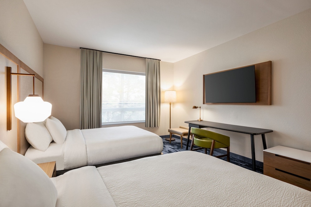 Room, 2 Queen Beds (Mobility Accessible, Tub) - Photo 10