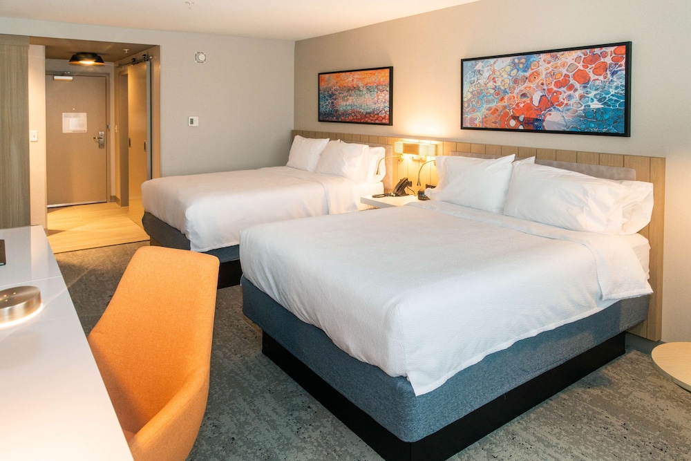Room, 2 Queen Beds - Photo 9