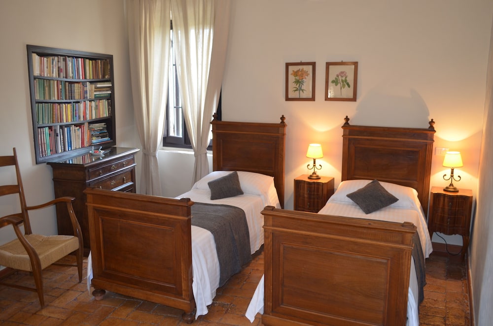 Classic Twin Room, Private Bathroom (External)