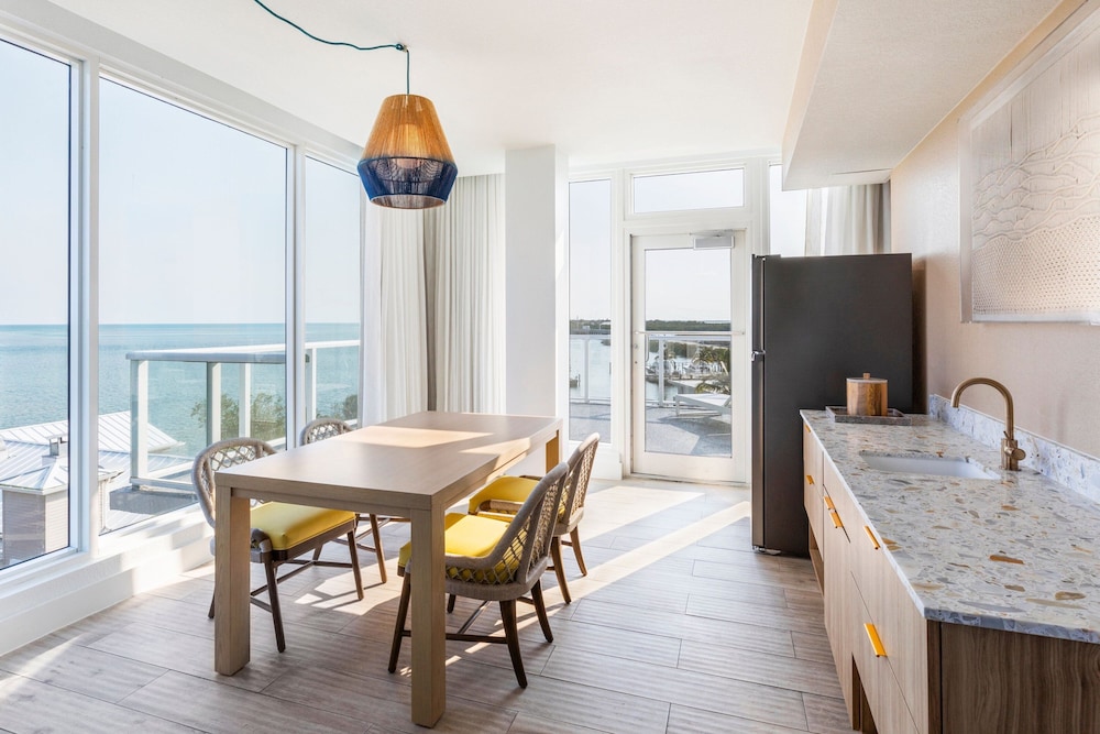 Suite, 1 King Bed With Sofa Bed, Oceanfront