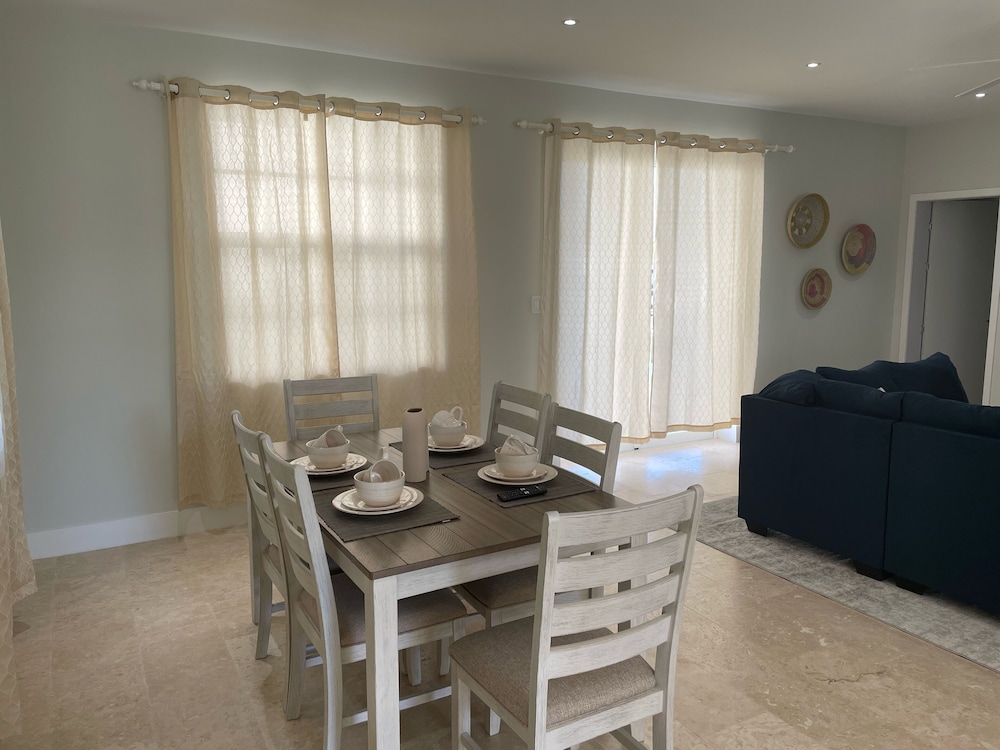 Luxury Villa, 3 Bedrooms, Pool Access, Courtyard View