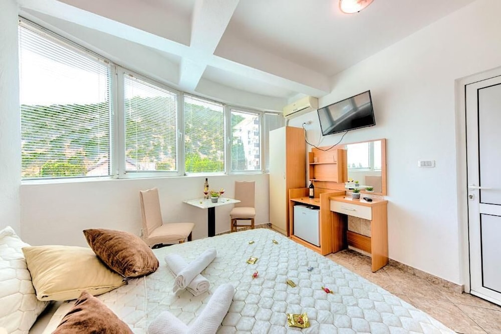 Luxury Double or Twin Room photo 1