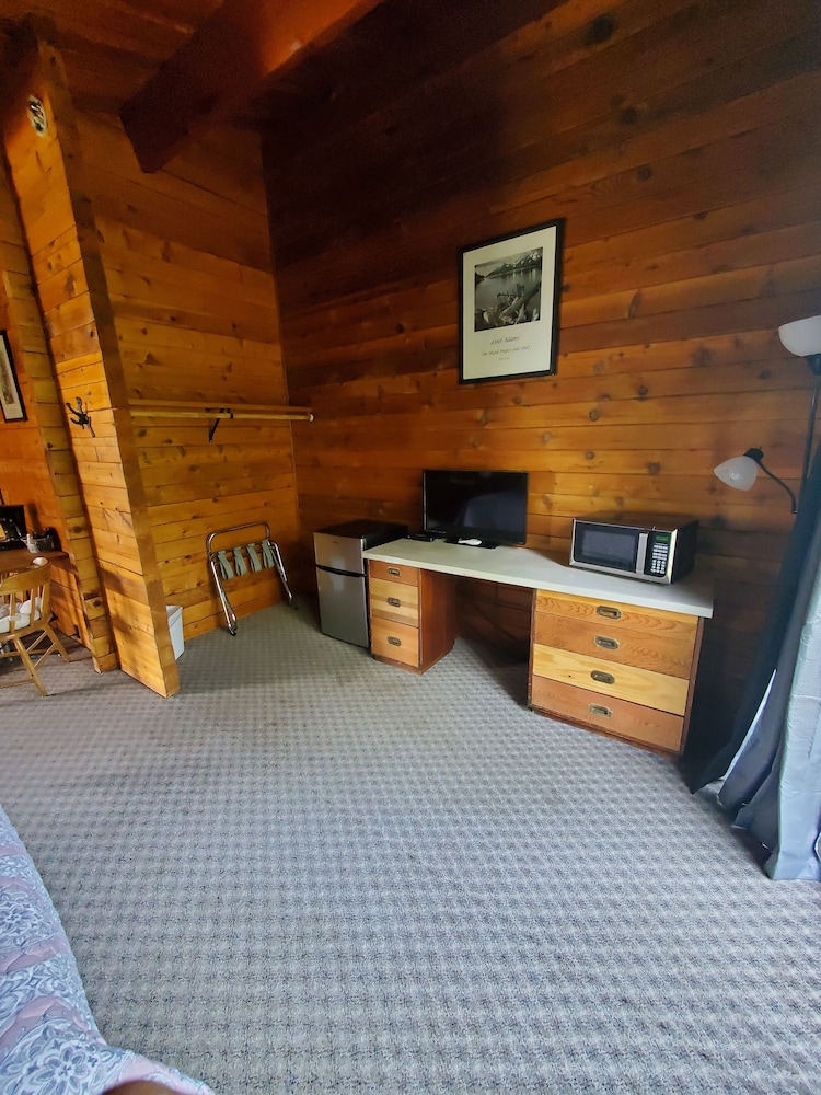 Standard Room, 1 King Bed photo 2
