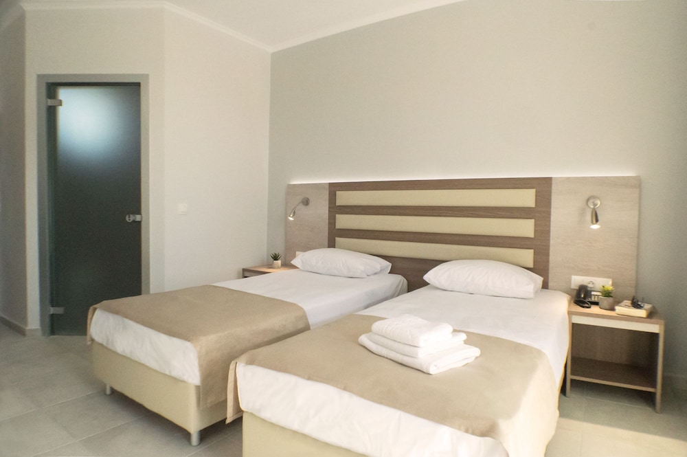 Double or Twin Room - Photo 5