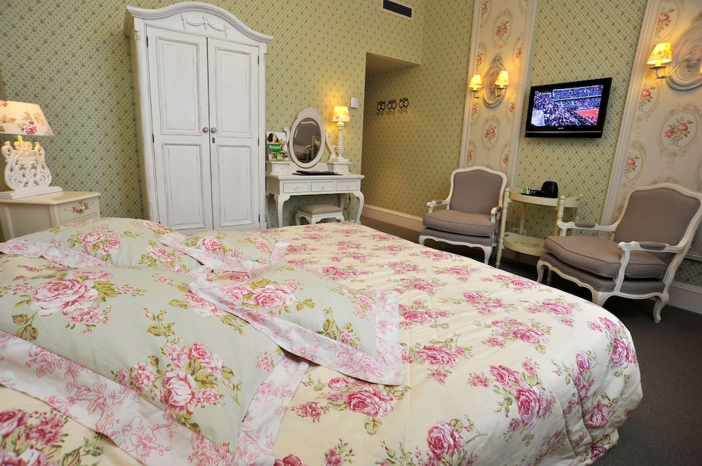 Superior Room, 2 Twin Beds, Bathtub - Photo 5