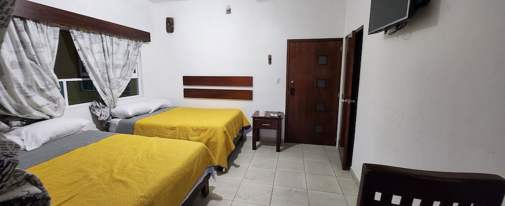 Room, 2 Double Beds photo 1