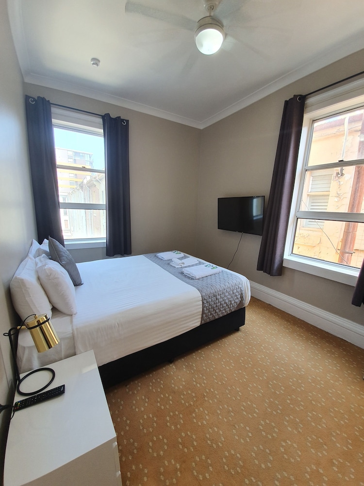 Room 19 top floor apartment photo 1