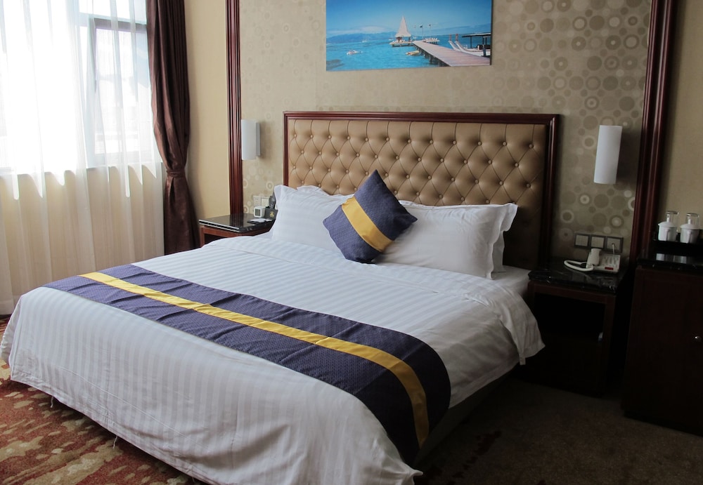 Superior Room, 1 King Bed photo 3