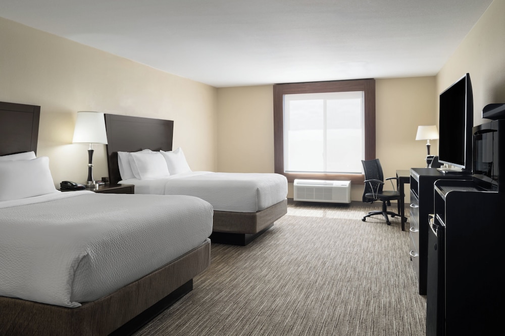 Suite, 2 Queen Beds, Microwave - Photo 1