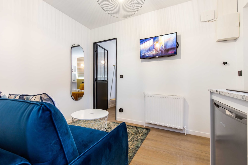 Apartment (18B) photo 3