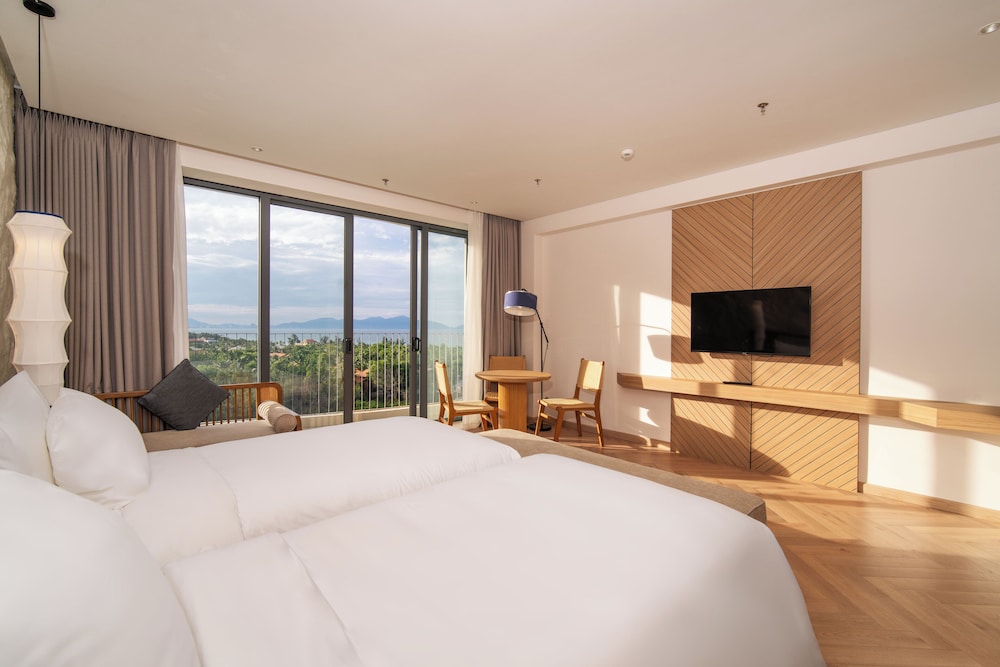 Luxury Apartment, Balcony, Partial Ocean View