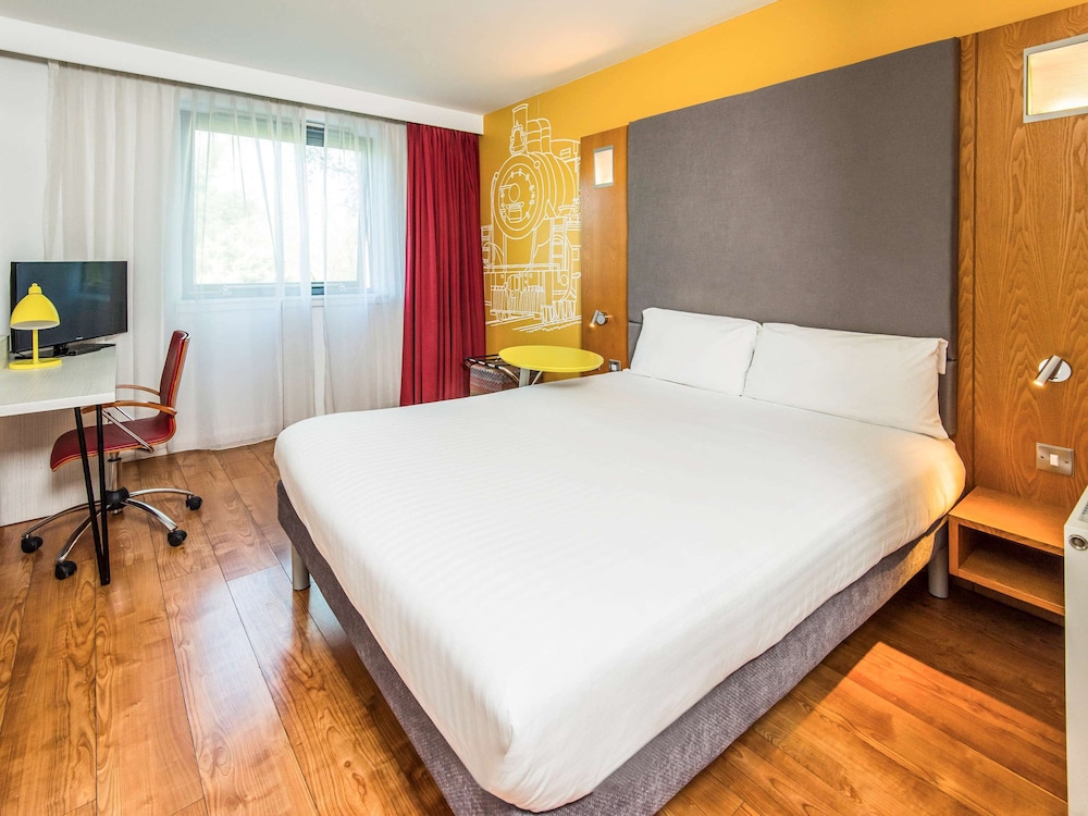Room, 1 Double Bed (The Queen) - Photo 2
