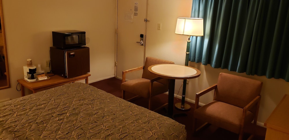 Standard Room, 1 Queen Bed