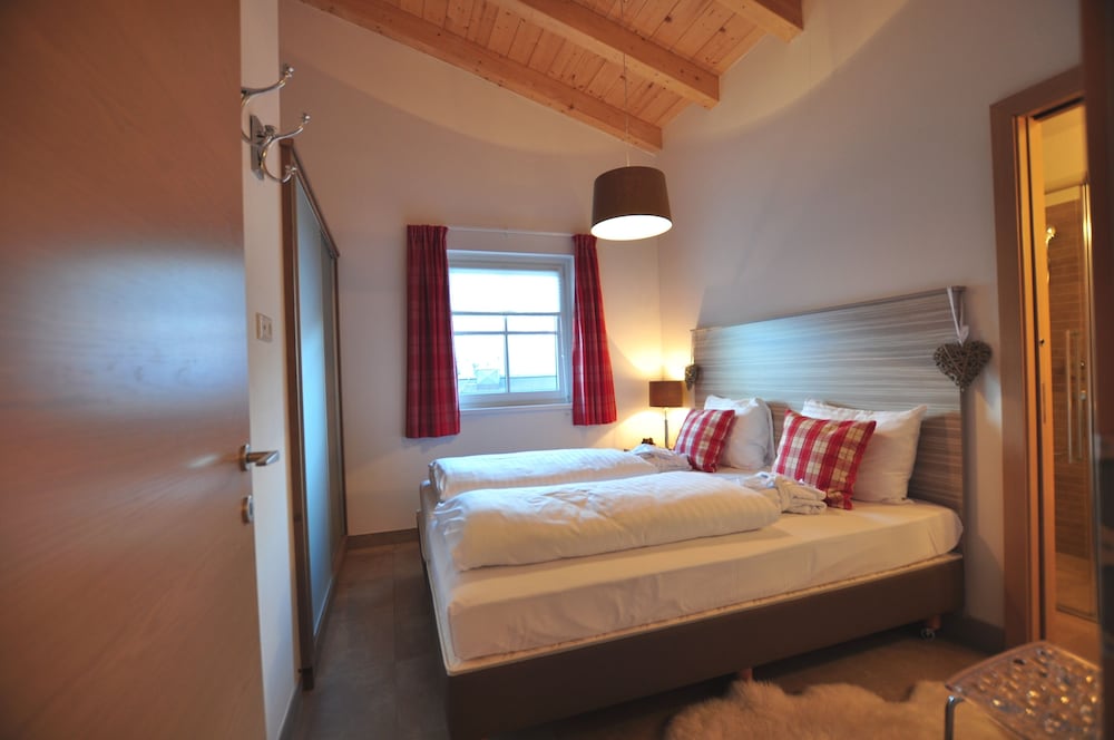 Luxury Apartment, 3 Bedrooms, Balcony, Mountain View (Incl. 215 Eur Cleaning Fee) photo 3