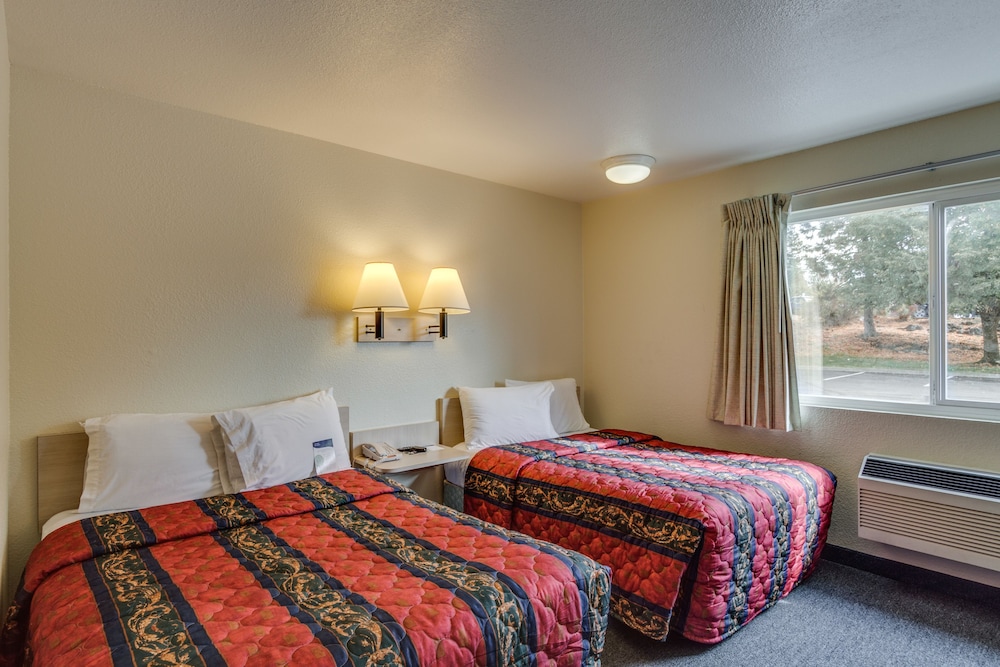 Standard Room, 2 Double Beds, Non Smoking, Refrigerator & Microwave