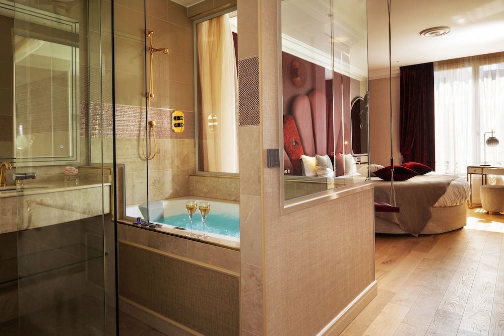 Deluxe Passion Room