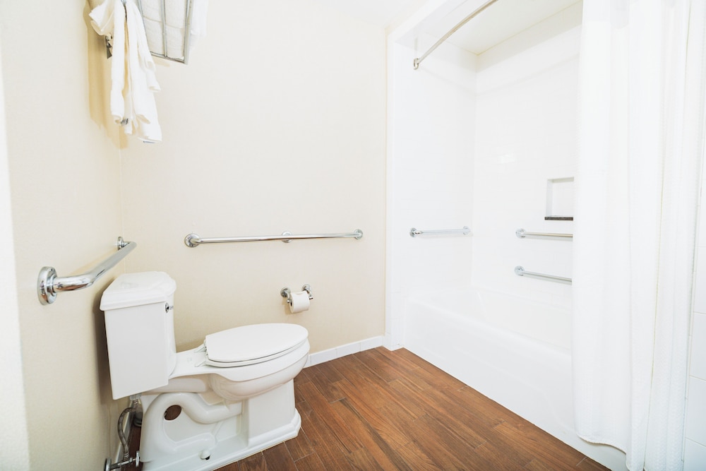 Standard Room, 1 King Bed, Bathtub Grab Bars, City View - Photo 6