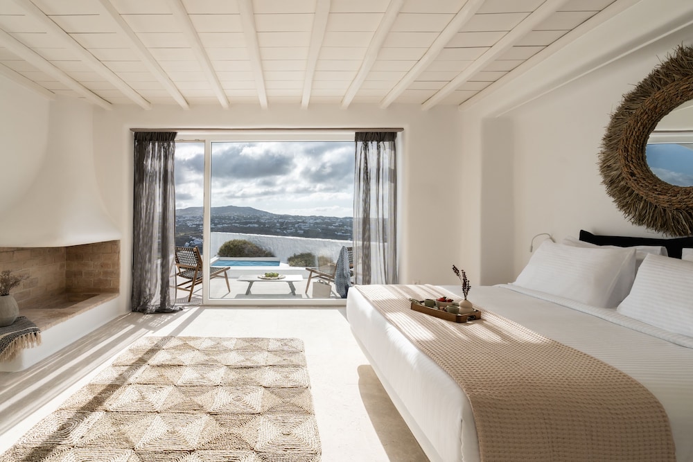 Honeymoon Suite with Hot Tub and Sea View