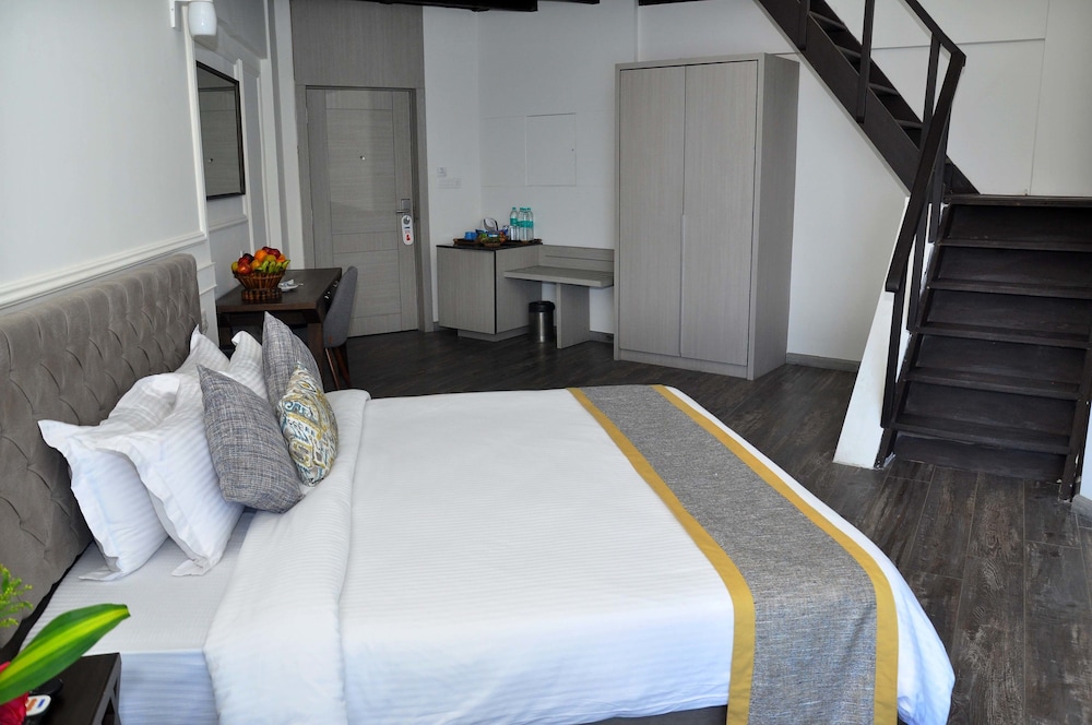 Premier Family Attic Room - Photo 5