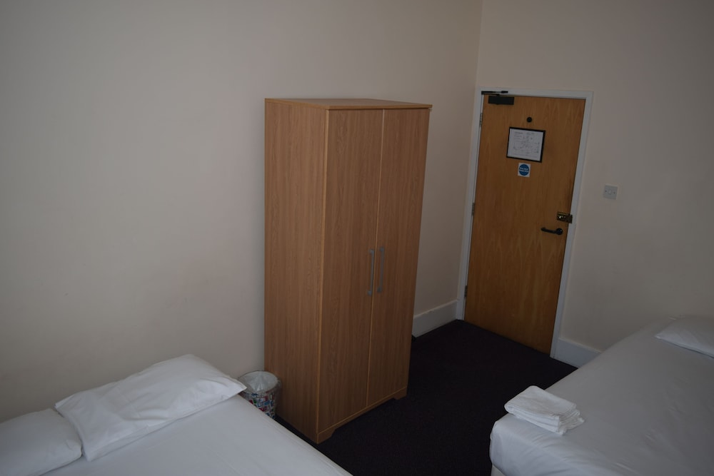 Twin Room - Photo 3