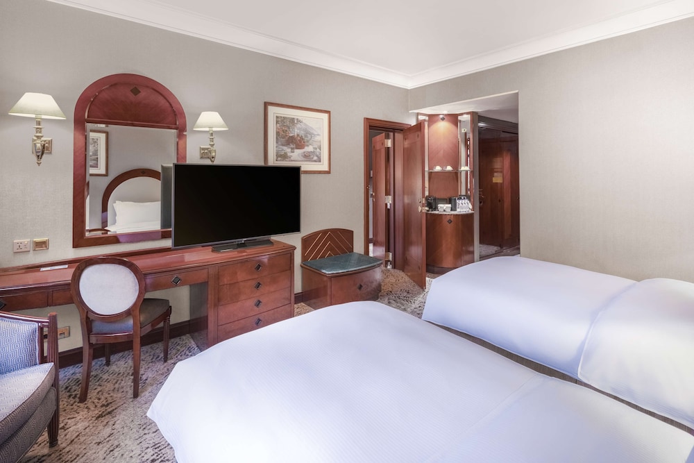 Family Room, Connecting Rooms