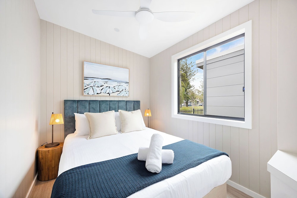 Standard Cabin - Sleeps 4 - Dog Friendly photo 2
