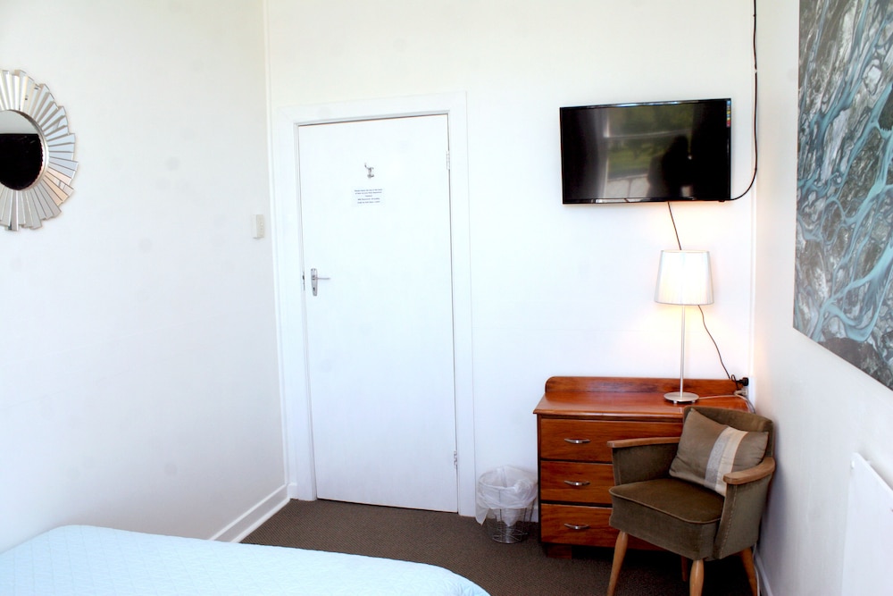 Room 7 Double photo 2