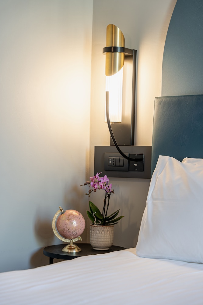 Room, 1 King Bed (Privilege, Renewed)