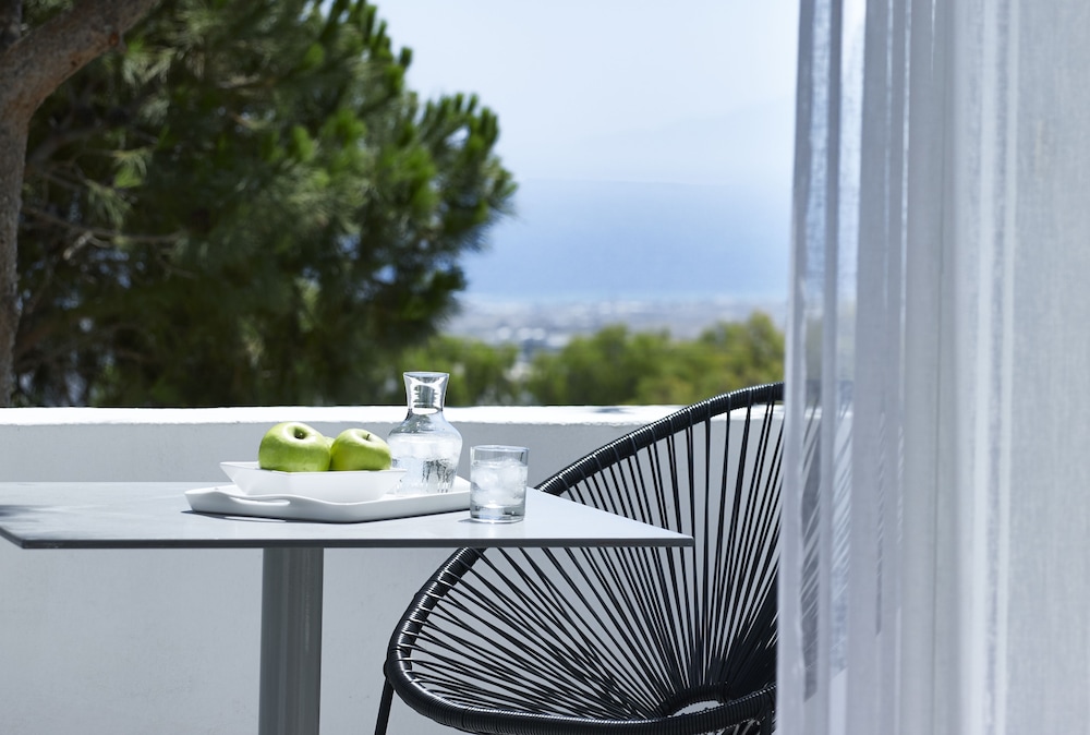 Royal Kalisti Two Bedroom Suite with Private Jacuzzi and Sea View | Top Floor - Photo 8