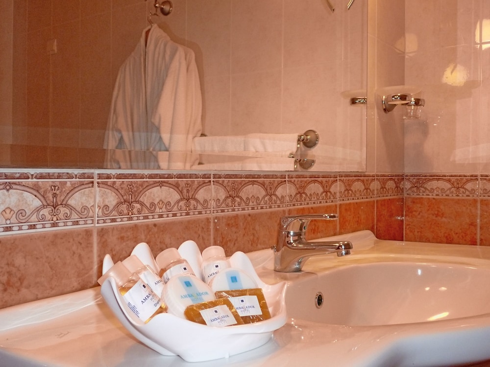 Double or Twin Room - Photo 12