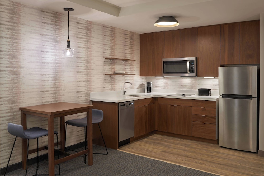 Suite, 1 Bedroom - Photo 2