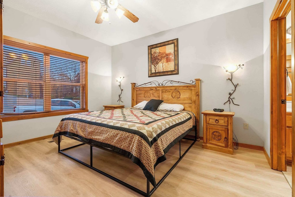 Cabin, Multiple Beds, Patio, Mountain View (Kemper's Duet Cabins)