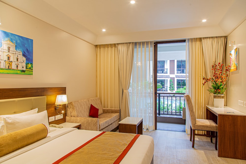 Deluxe Double Room, Balcony, Pool View - Photo 5