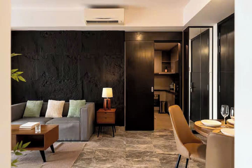 Grand Suite, 1 Bedroom, Club Lounge Access, City View photo 2