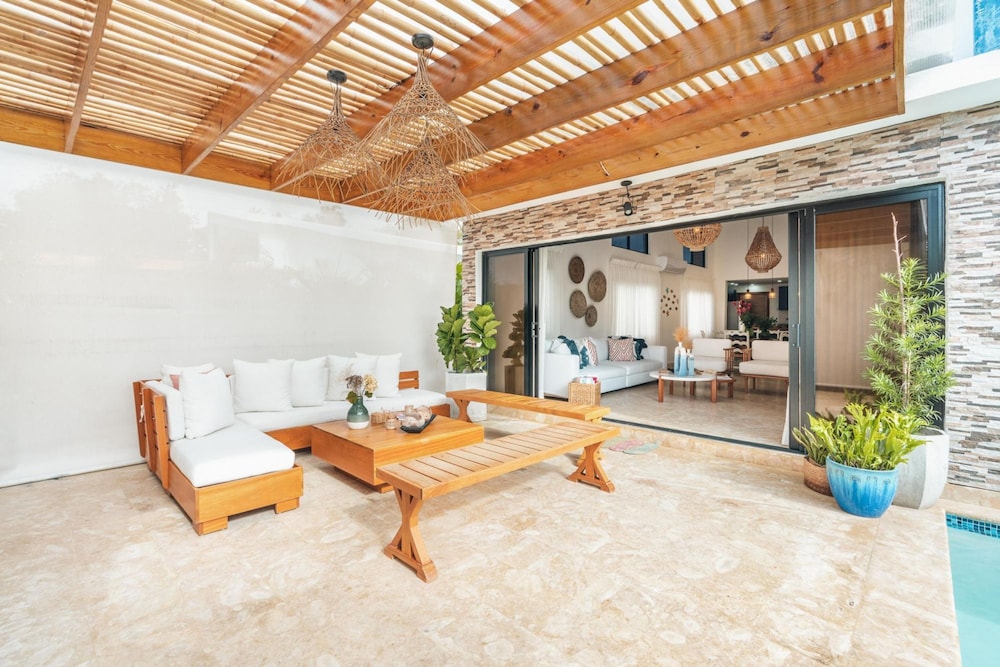 Villa photo 3