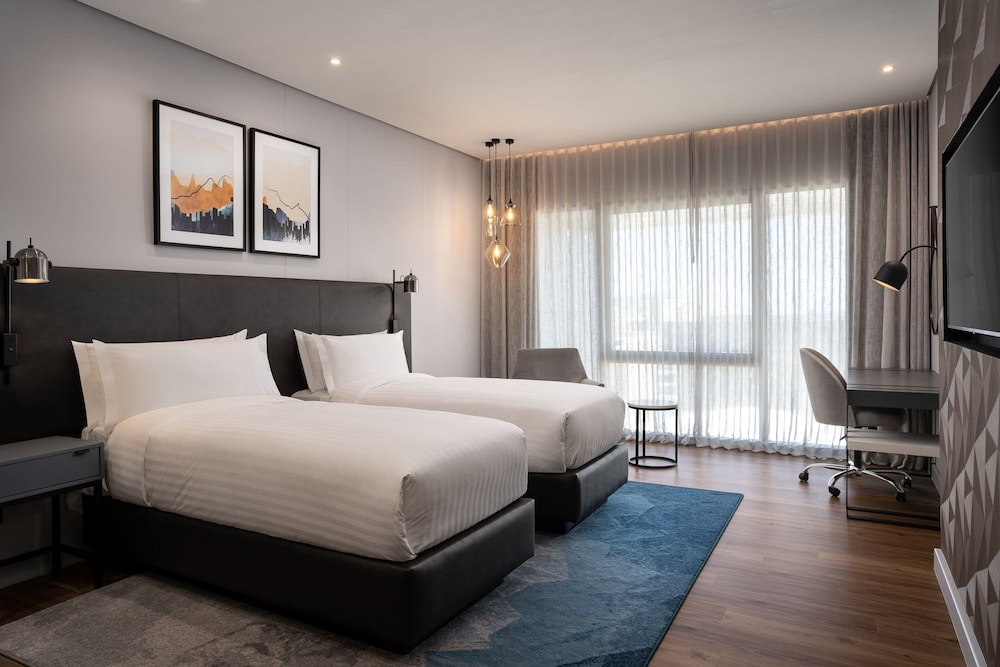 Family Room, 1 King Bed thumbnail 5