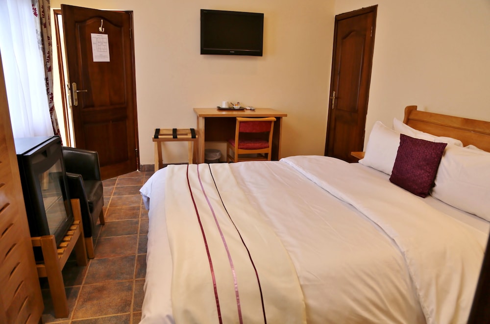 Standard Room, 1 Bedroom, Ensuite photo 2