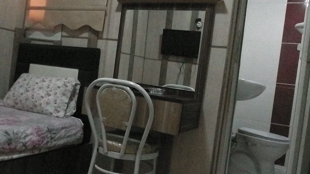 Twin Room - Photo 8