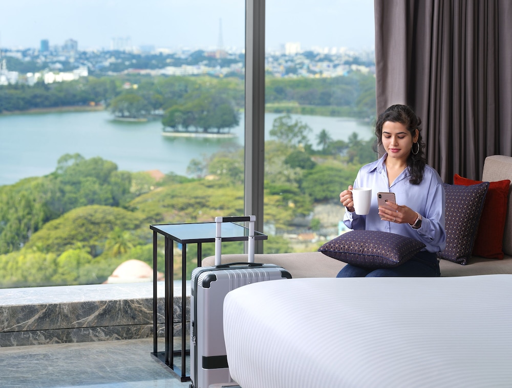 Deluxe Room, 1 King Bed, Non Smoking (High Floor) photo 2