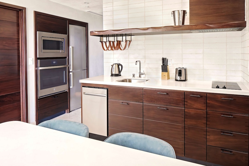 2 Bedroom, 2 King Suite with Sofabed - Photo 3