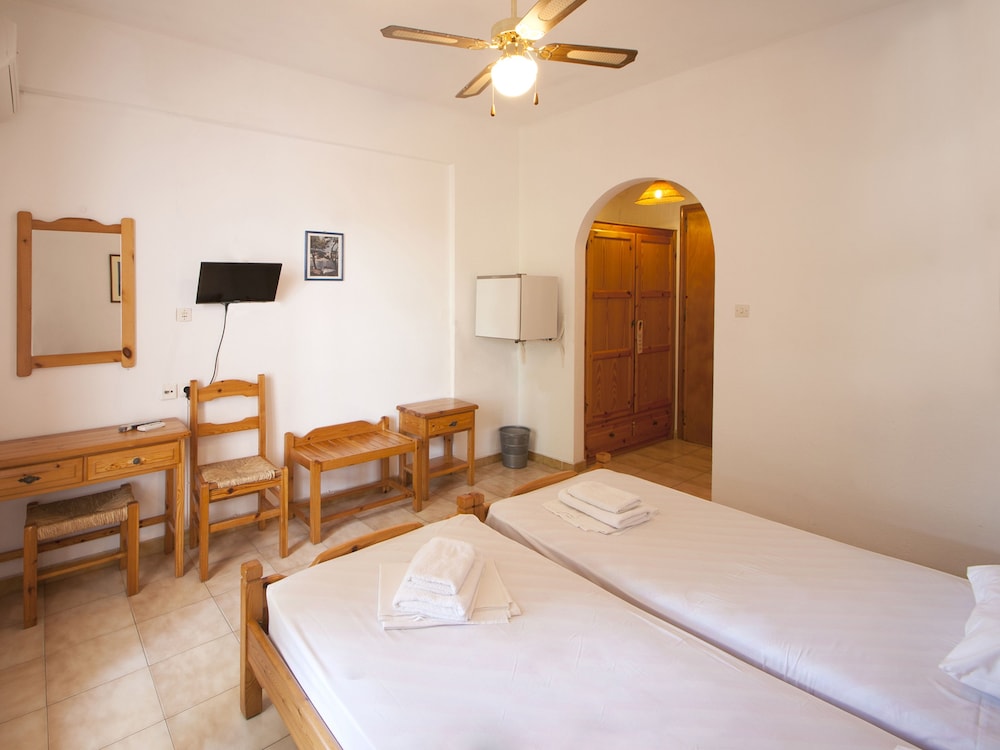 Twin Room, 2 Twin Beds, City View photo 2