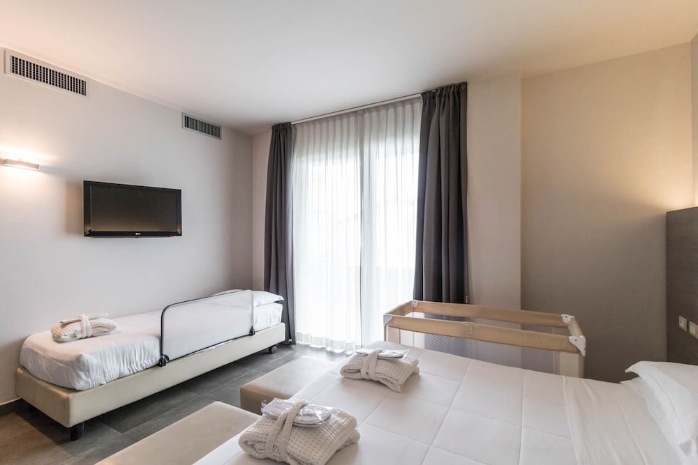 Superior Triple Room, Terrace, Partial Sea View photo 2