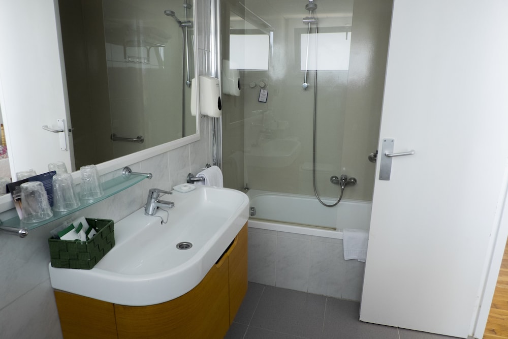 Standard Triple Room, Balcony - Photo 7