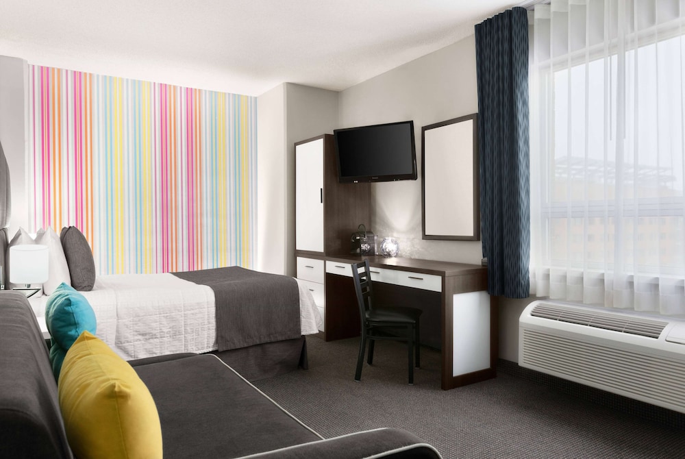 Room, 1 Queen Bed, Non Smoking - Photo 1