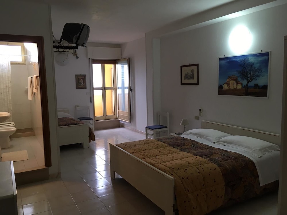 Double or Twin Room photo 1
