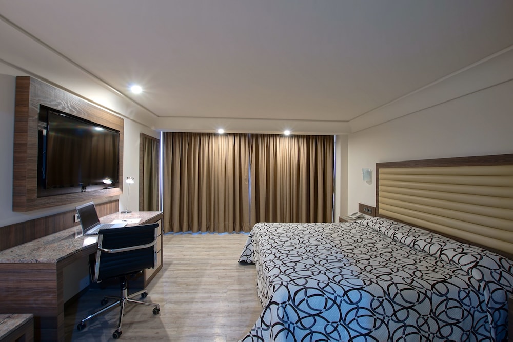 Deluxe Double Room, 1 King Bed, Non Smoking photo 2