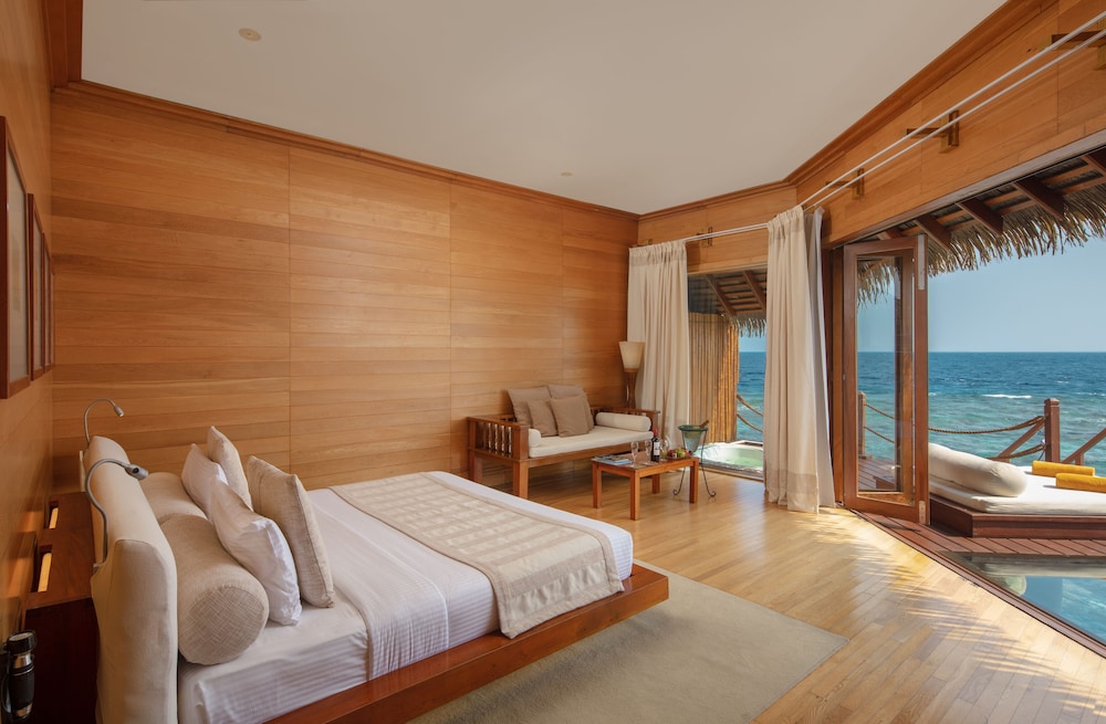 Over water villa With Jacuzzi photo 1
