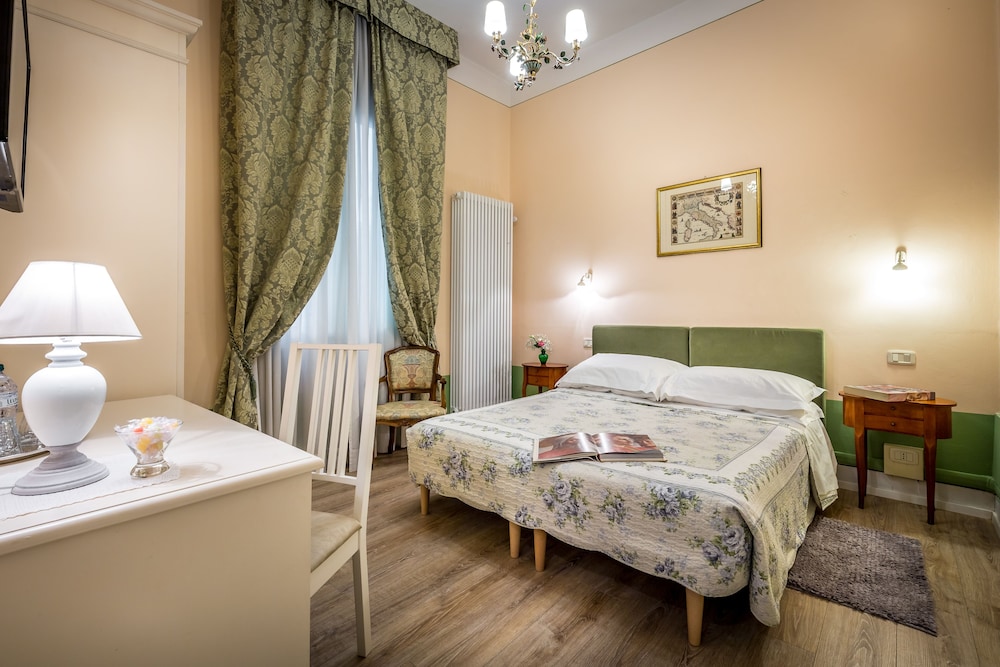 Double Room Single Use, Private Bathroom